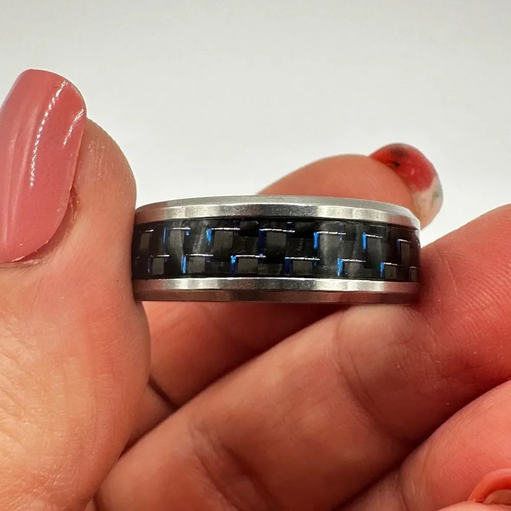 Men's 12.75-13 Silver toned metal and Red/Blue wire in resin center ring!‎